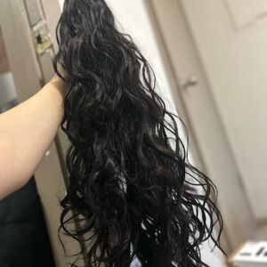 Luxurious Black Wavy Hair Extension